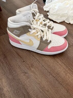Big Kids Nike Jordan mid